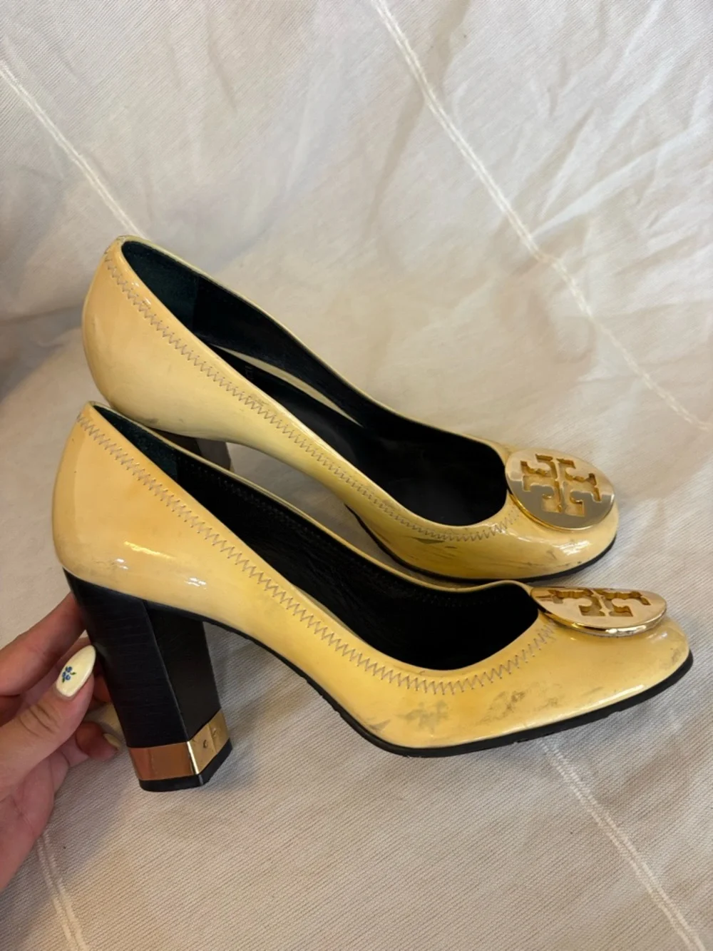 Tory Burch Cream Maddie Pump‎ Leather heels 8 Gold Hardware!!